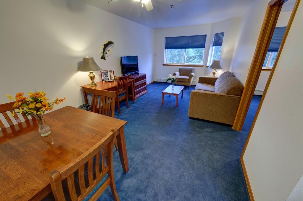 Frontier Suites Hotel In Juneau Ngoại thất bức ảnh
