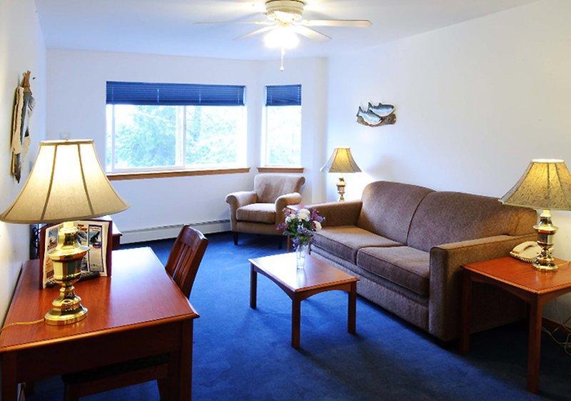 Frontier Suites Hotel In Juneau Ngoại thất bức ảnh